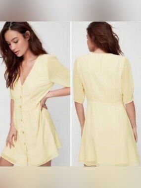 Aritzia Light Yellow soleil Button-Front summer dress Dress size 4